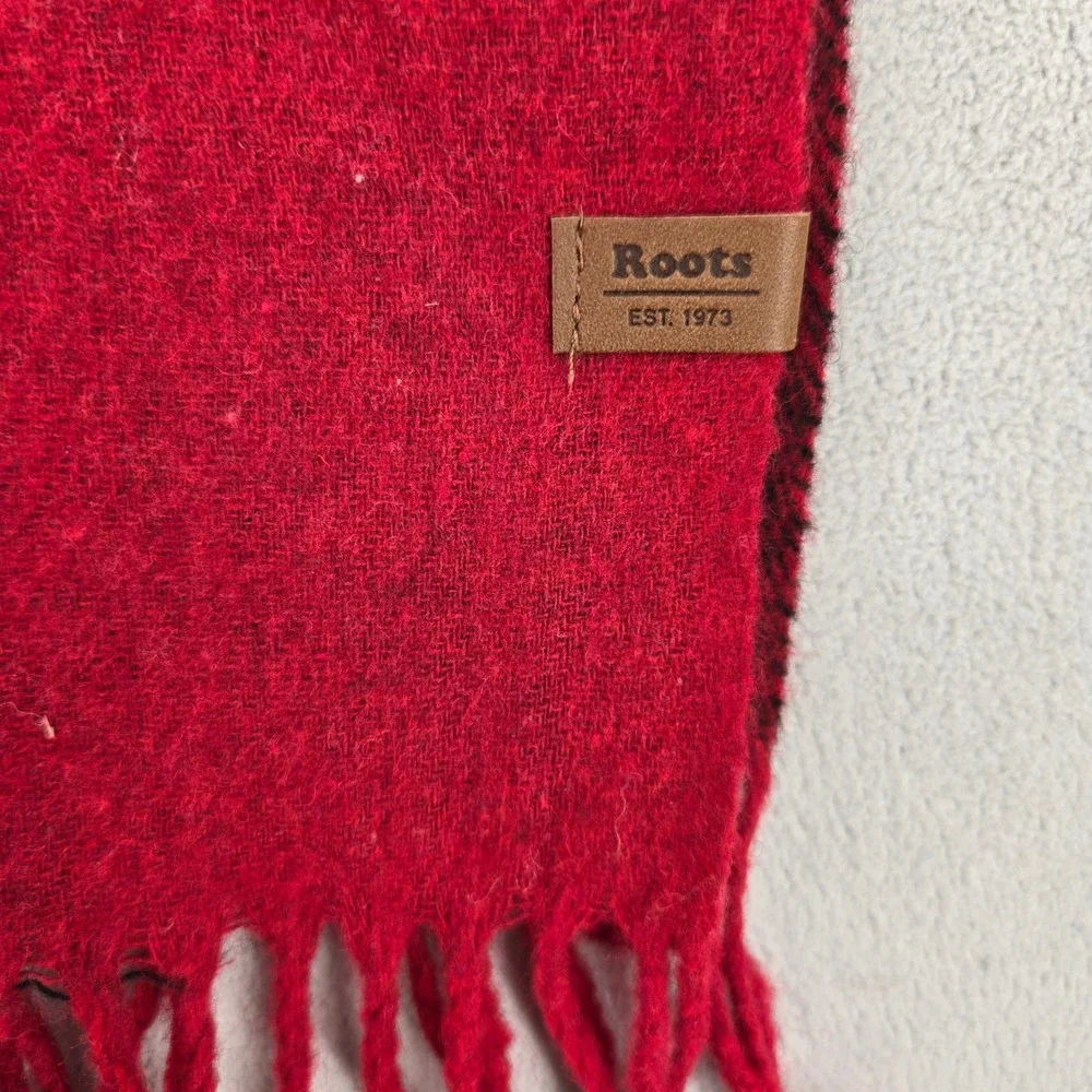 Roots New O/S Buffalo Plaid Blanket Scarf Unisex Red Black Cabin Core